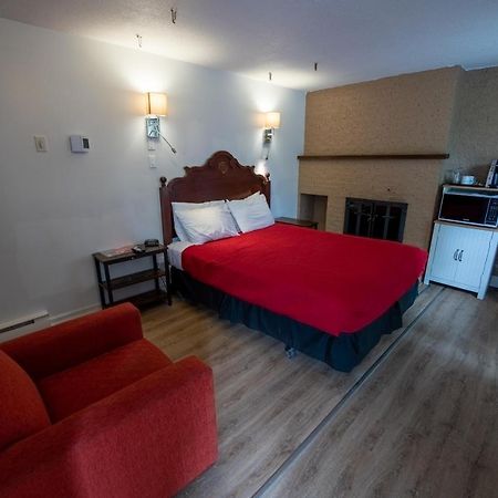 Motel Fleur De Lys Magog Exterior foto